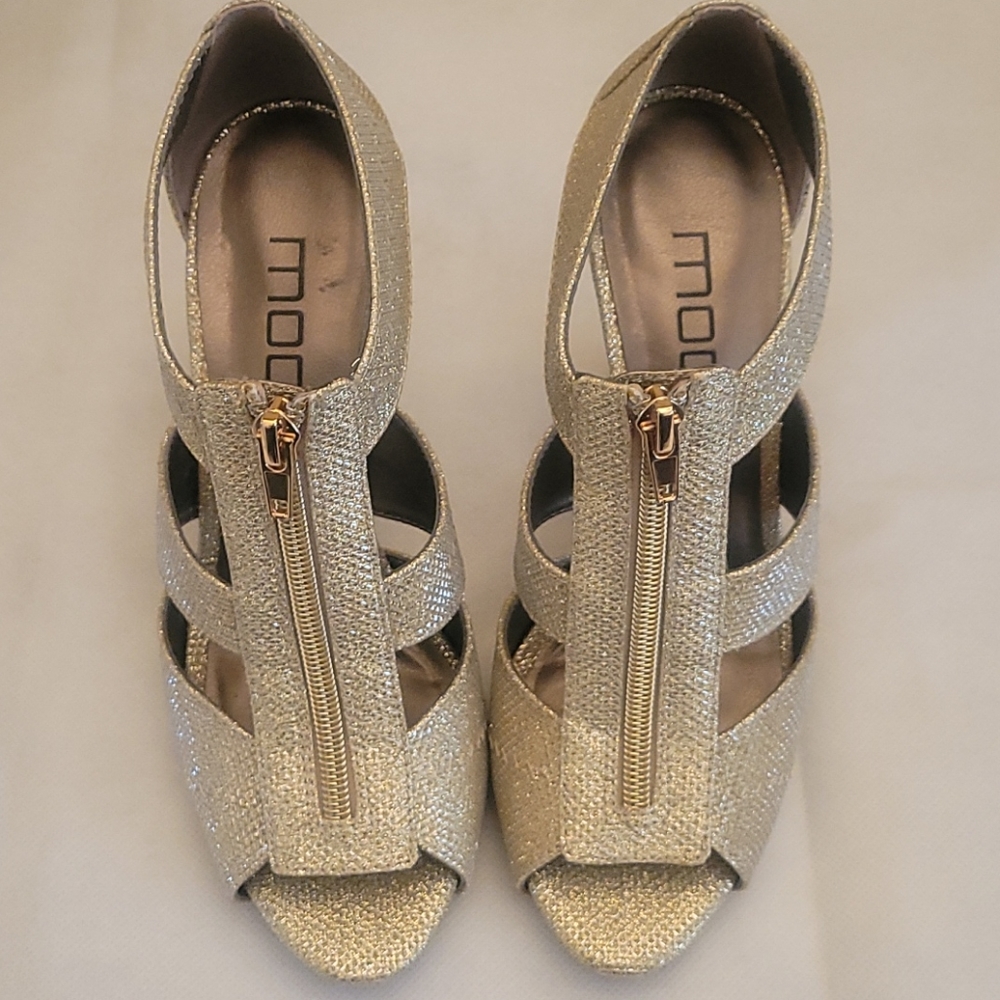 Moda 7.5 sz Gold Dress Shoe